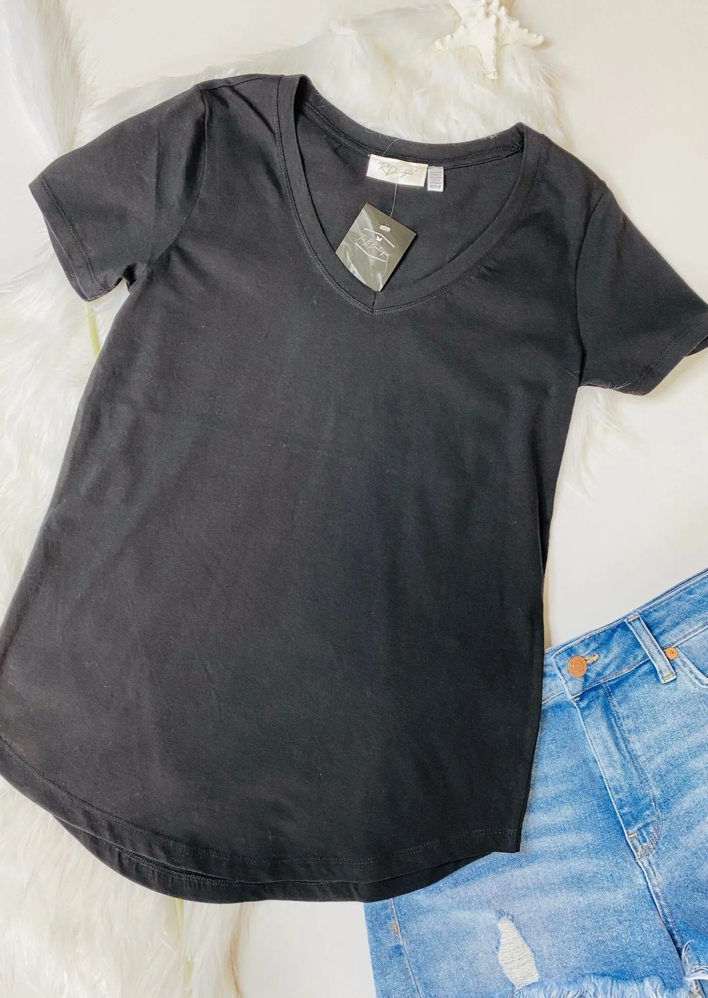 SOFT V-NECK TEE